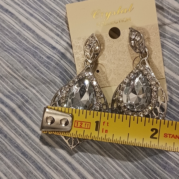 NWT!! Crystal Collection Earrings - Picture 8 of 8